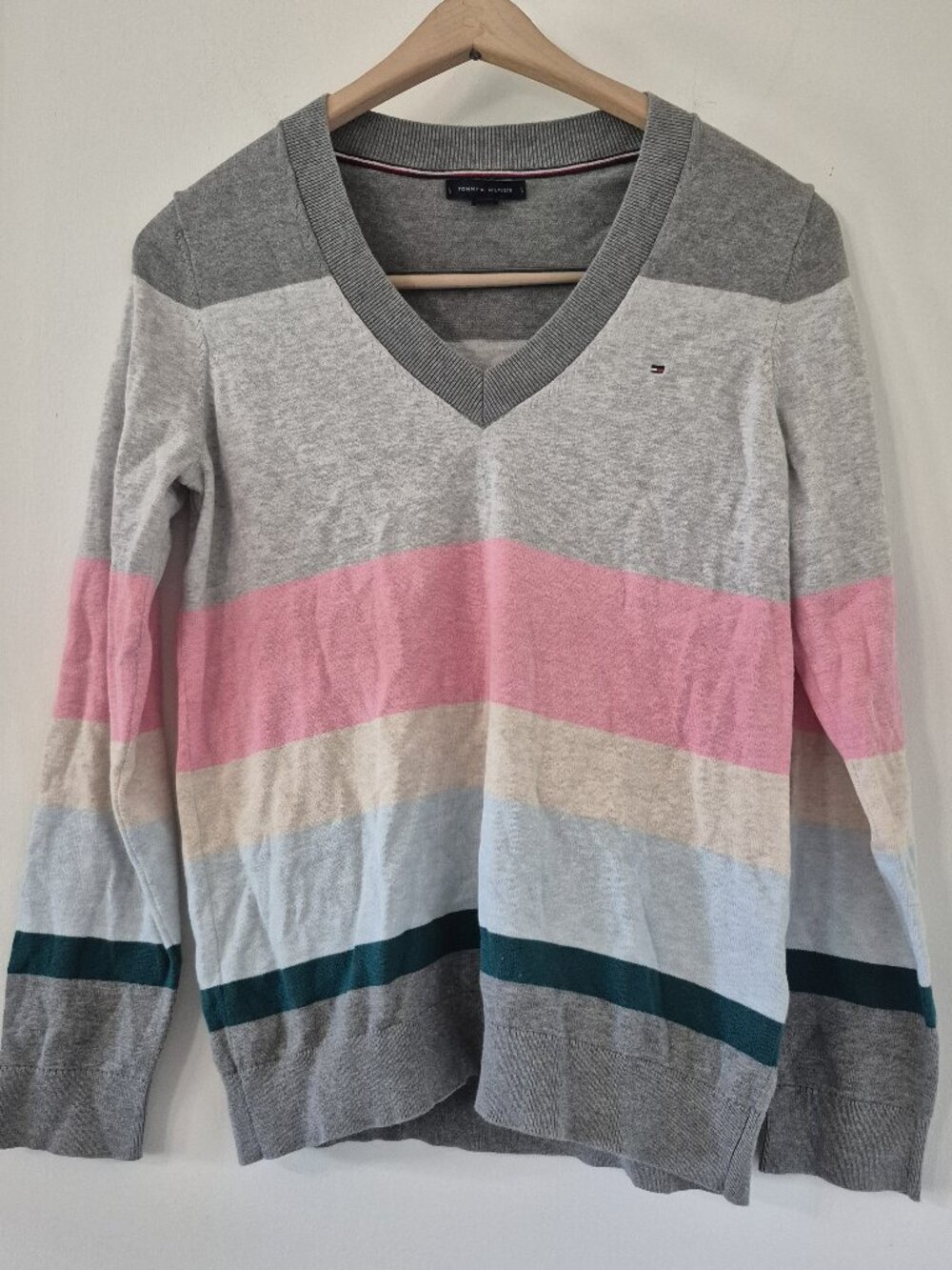 Tommy Hilfiger Women's‎ M Pastel Striped V-Neck Sweater Preppy Classic Americana